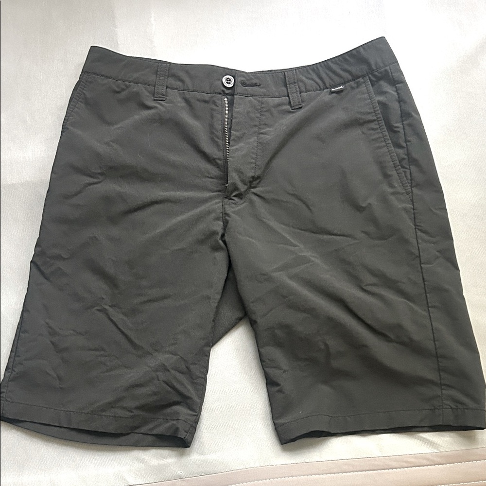 Travis Mathew black/dark gray shorts Size 32